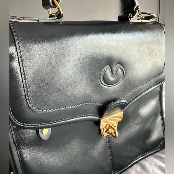 Navy leather top handle purse with gold hardware, cross body purse EUC vintage - Picture 2 of 13